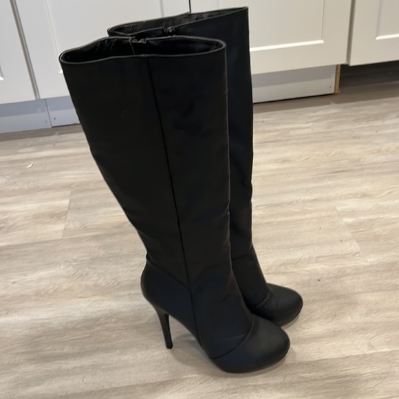 Black leather high heel boots - Picture 2 of 5